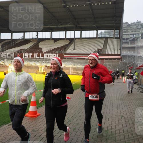 07.12.2025 - St. Pauli X-Mass-Run No. 15 Fabian Wolf http://msf.ph/oto/9366274 07.12.2025 10:19:31 Ziel 658, 661, 2750, 3011, 3013, 3695, 4038, 4115, 4466 meine-sportfotos.de