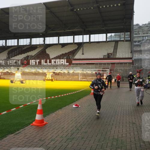07.12.2025 - St. Pauli X-Mass-Run No. 15 Fabian Wolf http://msf.ph/oto/9366281 07.12.2025 10:19:36 Ziel 658, 661, 2750, 3011, 3013, 3695, 4038, 4074 meine-sportfotos.de