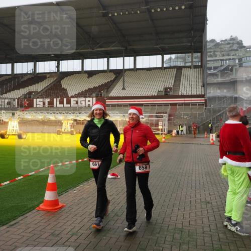 07.12.2025 - St. Pauli X-Mass-Run No. 15 Fabian Wolf http://msf.ph/oto/9366318 07.12.2025 10:19:49 Ziel 658, 661, 4074 meine-sportfotos.de