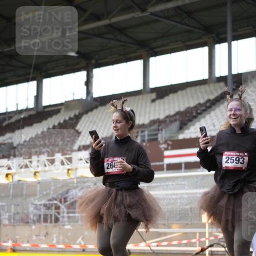 07.12.2025 - St. Pauli X-Mass-Run No. 15 Patografie http://msf.ph/oto/9366327 07.12.2025 10:51:45 Ziel 275, 328, 1964, 1982, 1984, 2103, 2105, 2165, 2327, 2332, 2553, 2593, 2607, 2836, 2837, 3223, 3228, 4862 meine-sportfotos.de