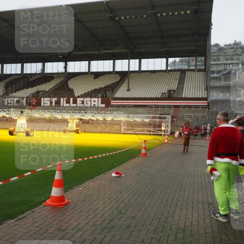 07.12.2025 - St. Pauli X-Mass-Run No. 15 Fabian Wolf http://msf.ph/oto/9366328 07.12.2025 10:19:54 Ziel 3893 meine-sportfotos.de