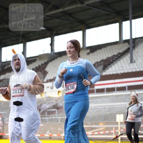 07.12.2025 - St. Pauli X-Mass-Run No. 15 Patografie http://msf.ph/oto/9366336 07.12.2025 10:51:47 Ziel 275, 328, 1964, 1982, 1984, 2165, 2553, 2593, 2607, 2836, 2837, 3223, 3228, 4550, 4862 meine-sportfotos.de