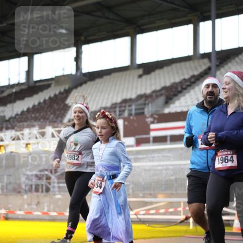 07.12.2025 - St. Pauli X-Mass-Run No. 15 Patografie http://msf.ph/oto/9366338 07.12.2025 10:51:48 Ziel 275, 328, 1964, 1982, 1984, 2165, 2287, 2289, 2553, 2593, 2607, 2836, 2837, 3223, 3228, 4550, 4862 meine-sportfotos.de