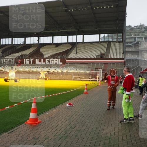 07.12.2025 - St. Pauli X-Mass-Run No. 15 Fabian Wolf http://msf.ph/oto/9366339 07.12.2025 10:19:58 Ziel 2238, 3846, 3871, 3893 meine-sportfotos.de