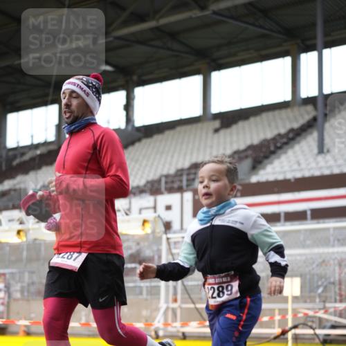 07.12.2025 - St. Pauli X-Mass-Run No. 15 Patografie http://msf.ph/oto/9366354 07.12.2025 10:51:54 Ziel 328, 1964, 1982, 1984, 2165, 2287, 2289, 2592, 2593, 2607, 2661, 2836, 2837, 3223, 3228, 4550 meine-sportfotos.de