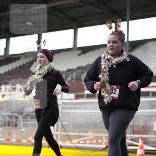 07.12.2025 - St. Pauli X-Mass-Run No. 15 Patografie http://msf.ph/oto/9366356 07.12.2025 10:51:59 Ziel 1964, 1982, 1984, 2165, 2287, 2289, 2592, 2593, 2607, 2661, 2836, 2837, 4550, 4865, 4879, 4880 meine-sportfotos.de