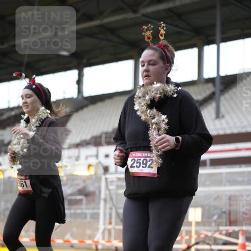 07.12.2025 - St. Pauli X-Mass-Run No. 15 Patografie http://msf.ph/oto/9366360 07.12.2025 10:51:59 Ziel 1964, 1982, 1984, 2165, 2287, 2289, 2592, 2593, 2607, 2661, 2836, 2837, 4550, 4865, 4879, 4880 meine-sportfotos.de