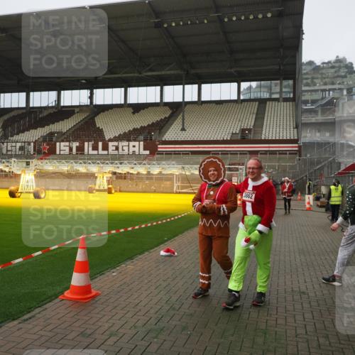 07.12.2025 - St. Pauli X-Mass-Run No. 15 Fabian Wolf http://msf.ph/oto/9366364 07.12.2025 10:20:00 Ziel 1364, 1903, 2238, 2751, 3846, 3871, 3893 meine-sportfotos.de