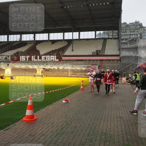 07.12.2025 - St. Pauli X-Mass-Run No. 15 Fabian Wolf http://msf.ph/oto/9366388 07.12.2025 10:20:05 Ziel 1364, 1553, 1903, 2238, 2751, 3846, 3871, 3893, 4042, 4071 meine-sportfotos.de