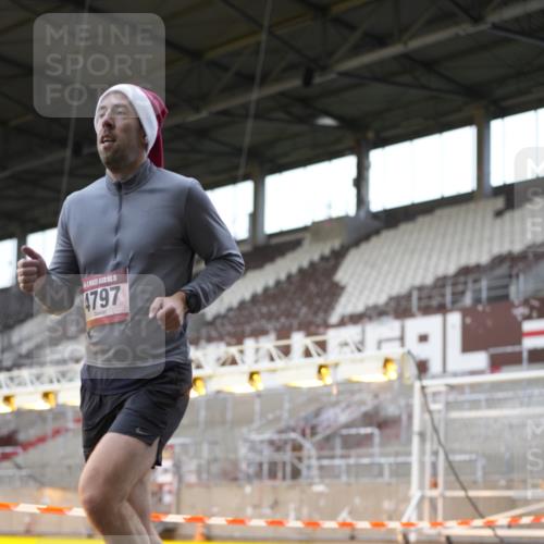 07.12.2025 - St. Pauli X-Mass-Run No. 15 Patografie http://msf.ph/oto/9366409 07.12.2025 10:52:14 Ziel 27, 499, 506, 654, 931, 1098, 4797, 4864, 4865, 4866, 4879, 4880, 4882 meine-sportfotos.de