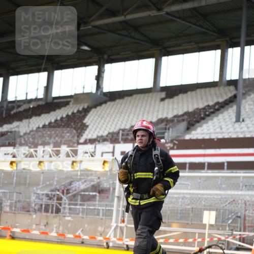 07.12.2025 - St. Pauli X-Mass-Run No. 15 Patografie http://msf.ph/oto/9366420 07.12.2025 10:52:41 Ziel 176, 262, 1305, 4859 meine-sportfotos.de