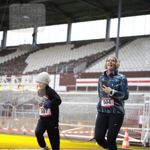 07.12.2025 - St. Pauli X-Mass-Run No. 15 Patografie http://msf.ph/oto/9366443 07.12.2025 10:52:57 Ziel 176, 262, 500, 504, 507, 510, 2673, 4859 meine-sportfotos.de