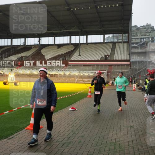 07.12.2025 - St. Pauli X-Mass-Run No. 15 Fabian Wolf http://msf.ph/oto/9366458 07.12.2025 10:20:14 Ziel 459, 1364, 1553, 1903, 2238, 2751, 2855, 3846, 3871, 4042, 4071, 4503 meine-sportfotos.de