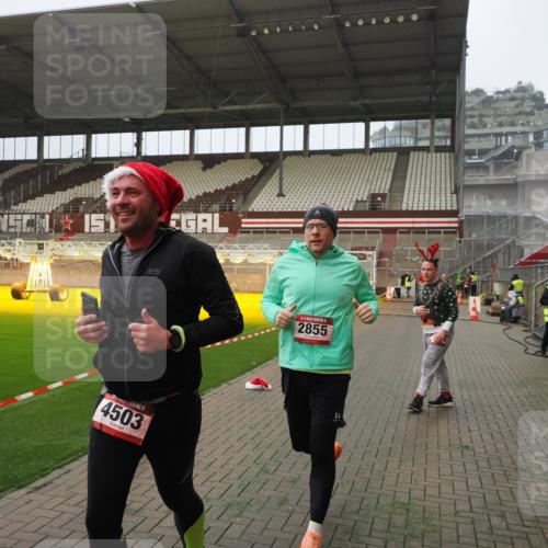 07.12.2025 - St. Pauli X-Mass-Run No. 15 Fabian Wolf http://msf.ph/oto/9366473 07.12.2025 10:20:15 Ziel 459, 1364, 1553, 1903, 2238, 2751, 2855, 3846, 3871, 4042, 4071, 4503, 4523 meine-sportfotos.de