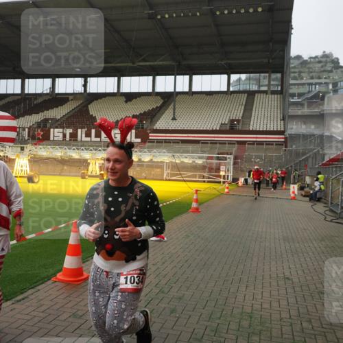 07.12.2025 - St. Pauli X-Mass-Run No. 15 Fabian Wolf http://msf.ph/oto/9366488 07.12.2025 10:20:18 Ziel 459, 1364, 1553, 1903, 2751, 2855, 3871, 4042, 4071, 4116, 4503, 4523 meine-sportfotos.de
