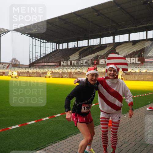 07.12.2025 - St. Pauli X-Mass-Run No. 15 Fabian Wolf http://msf.ph/oto/9366492 07.12.2025 10:20:20 Ziel 459, 1553, 2855, 3832, 4042, 4071, 4116, 4503, 4523 meine-sportfotos.de