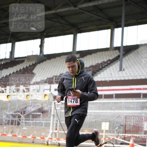 07.12.2025 - St. Pauli X-Mass-Run No. 15 Patografie http://msf.ph/oto/9366493 07.12.2025 10:53:40 Ziel 106, 1478, 1679, 1680, 1681, 1682, 1683 meine-sportfotos.de