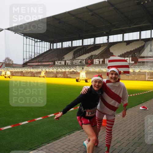 07.12.2025 - St. Pauli X-Mass-Run No. 15 Fabian Wolf http://msf.ph/oto/9366498 07.12.2025 10:20:21 Ziel 447, 452, 459, 1553, 2855, 3473, 3832, 4042, 4071, 4116, 4503, 4523 meine-sportfotos.de