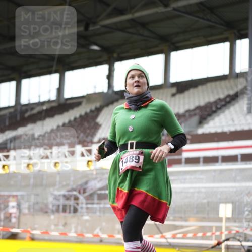 07.12.2025 - St. Pauli X-Mass-Run No. 15 Patografie http://msf.ph/oto/9366504 07.12.2025 10:54:19 Ziel 1489 meine-sportfotos.de