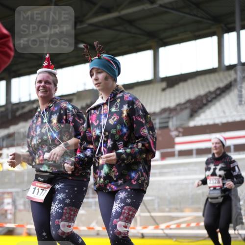 07.12.2025 - St. Pauli X-Mass-Run No. 15 Patografie http://msf.ph/oto/9366520 07.12.2025 10:54:29 Ziel 656, 1177, 1489, 2286, 2328, 2358, 2360, 2832, 3391, 3437 meine-sportfotos.de