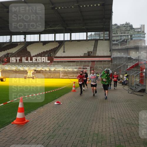 07.12.2025 - St. Pauli X-Mass-Run No. 15 Fabian Wolf http://msf.ph/oto/9366531 07.12.2025 10:20:26 Ziel 447, 452, 459, 461, 478, 2187, 2855, 3473, 3832, 4116, 4503, 4523 meine-sportfotos.de