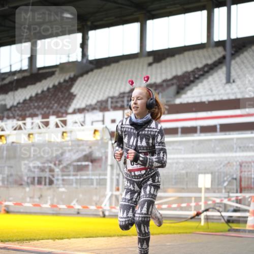 07.12.2025 - St. Pauli X-Mass-Run No. 15 Patografie http://msf.ph/oto/9366536 07.12.2025 10:54:36 Ziel 656, 692, 1177, 2286, 2328, 2358, 2360, 2832, 3391, 3437 meine-sportfotos.de