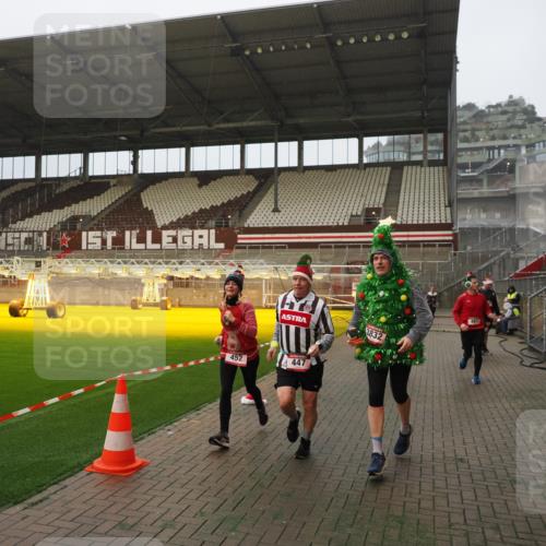 07.12.2025 - St. Pauli X-Mass-Run No. 15 Fabian Wolf http://msf.ph/oto/9366546 07.12.2025 10:20:28 Ziel 447, 452, 461, 478, 2187, 2855, 3473, 3832, 4116, 4490, 4503, 4523 meine-sportfotos.de