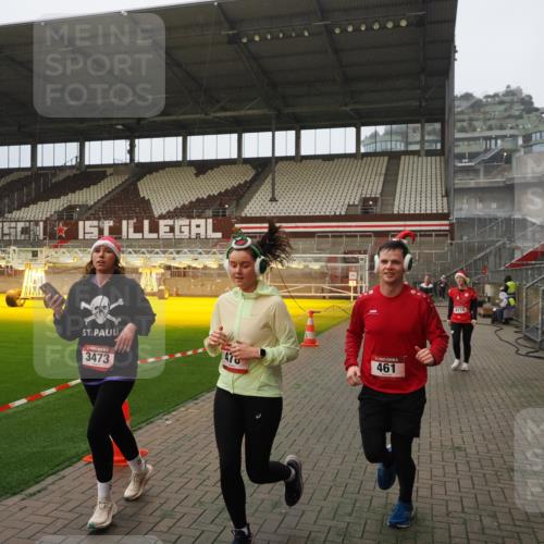07.12.2025 - St. Pauli X-Mass-Run No. 15 Fabian Wolf http://msf.ph/oto/9366565 07.12.2025 10:20:30 Ziel 447, 452, 461, 478, 2187, 3473, 3832, 4116, 4490, 4523 meine-sportfotos.de