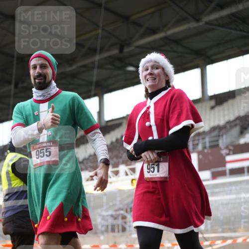 07.12.2025 - St. Pauli X-Mass-Run No. 15 Patografie http://msf.ph/oto/9366572 07.12.2025 10:56:11 Ziel 951, 955, 1790, 1793 meine-sportfotos.de
