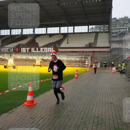 07.12.2025 - St. Pauli X-Mass-Run No. 15 Fabian Wolf http://msf.ph/oto/9366640 07.12.2025 10:20:43 Ziel 392, 1016, 1076, 1466, 4490, 4517 meine-sportfotos.de