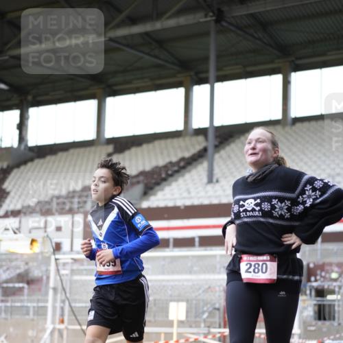 07.12.2025 - St. Pauli X-Mass-Run No. 15 Patografie http://msf.ph/oto/9366650 07.12.2025 10:57:05 Ziel 280, 566, 763, 1097, 1099, 3064, 3067, 3275, 4799 meine-sportfotos.de