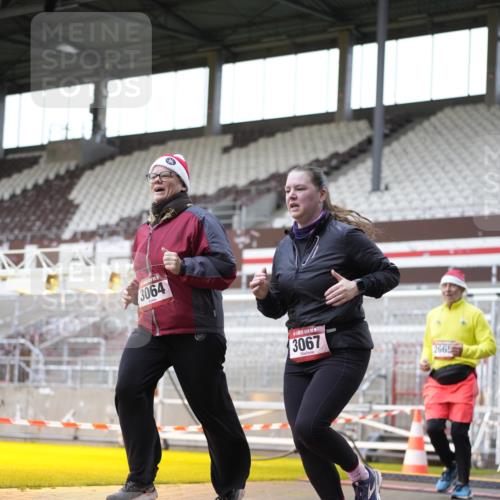 07.12.2025 - St. Pauli X-Mass-Run No. 15 Patografie http://msf.ph/oto/9366656 07.12.2025 10:57:10 Ziel 130, 251, 280, 773, 1097, 1099, 1387, 2665, 3064, 3067 meine-sportfotos.de