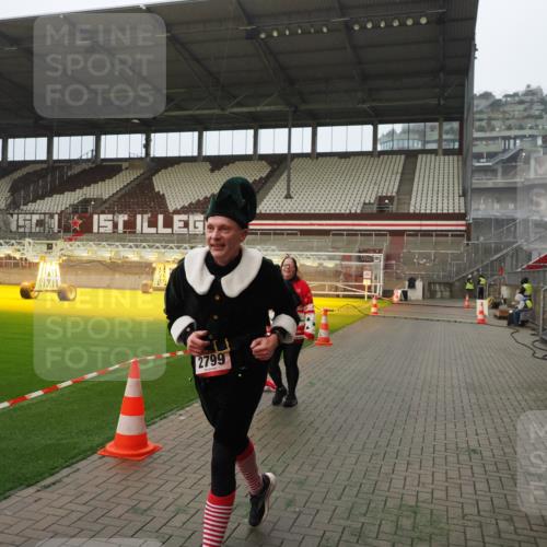 07.12.2025 - St. Pauli X-Mass-Run No. 15 Fabian Wolf http://msf.ph/oto/9366671 07.12.2025 10:20:52 Ziel 392, 1016, 1076, 1466, 2799, 4517 meine-sportfotos.de