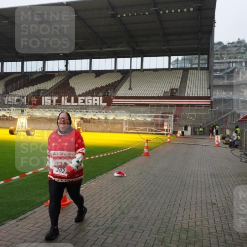 07.12.2025 - St. Pauli X-Mass-Run No. 15 Fabian Wolf http://msf.ph/oto/9366690 07.12.2025 10:20:55 Ziel 392, 2799, 4517 meine-sportfotos.de