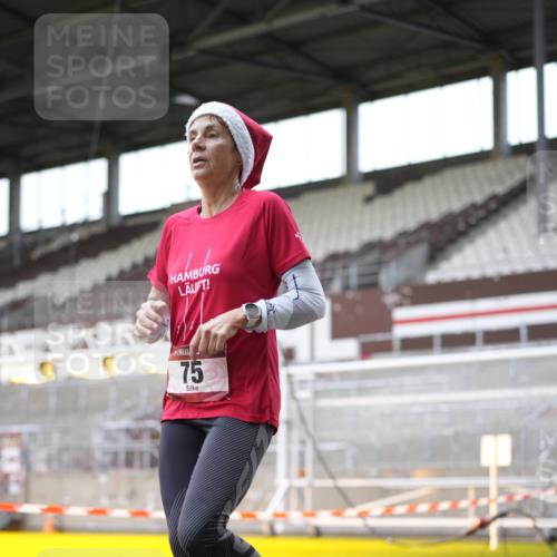 07.12.2025 - St. Pauli X-Mass-Run No. 15 Patografie http://msf.ph/oto/9366719 07.12.2025 10:57:58 Ziel 43, 75, 170, 234, 1690 meine-sportfotos.de