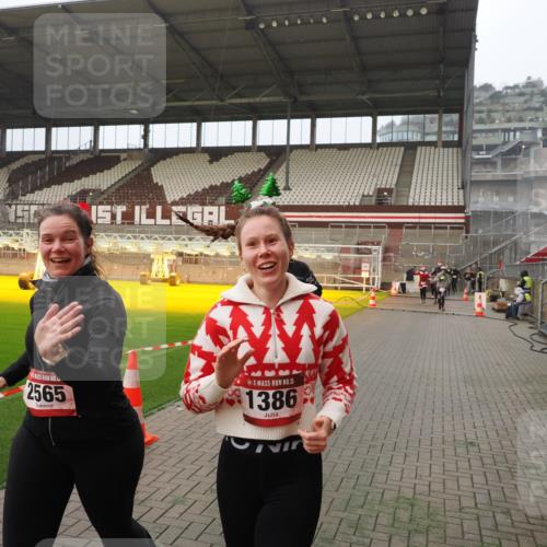 07.12.2025 - St. Pauli X-Mass-Run No. 15 Fabian Wolf http://msf.ph/oto/9366741 07.12.2025 10:21:12 Ziel 1386, 1407, 1898, 1900, 2173, 2565, 3849, 3984, 4338 meine-sportfotos.de
