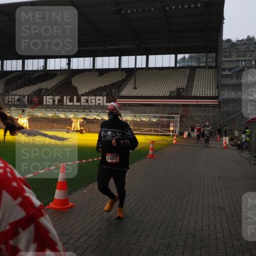 07.12.2025 - St. Pauli X-Mass-Run No. 15 Fabian Wolf http://msf.ph/oto/9366745 07.12.2025 10:21:13 Ziel 1386, 1407, 1898, 1900, 2173, 2565, 3848, 3849, 3984, 4338 meine-sportfotos.de