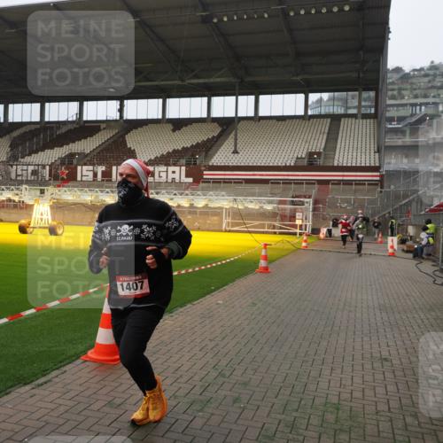 07.12.2025 - St. Pauli X-Mass-Run No. 15 Fabian Wolf http://msf.ph/oto/9366749 07.12.2025 10:21:13 Ziel 1386, 1407, 1898, 1900, 2173, 2565, 3848, 3849, 3984, 4338 meine-sportfotos.de