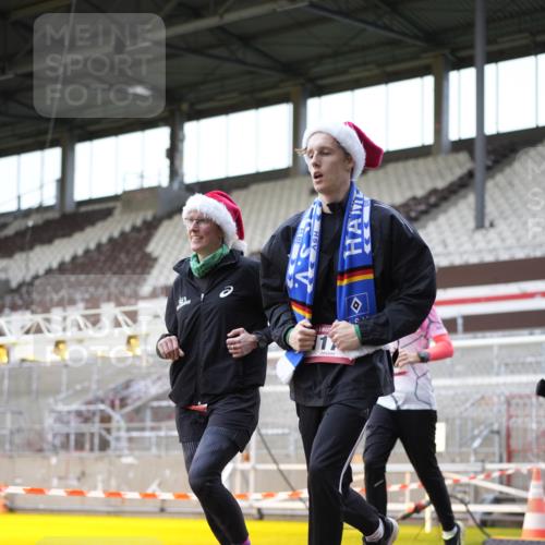 07.12.2025 - St. Pauli X-Mass-Run No. 15 Patografie http://msf.ph/oto/9366750 07.12.2025 10:58:41 Ziel 7, 606, 907, 941, 1160, 1174, 1476, 2130, 2131 meine-sportfotos.de