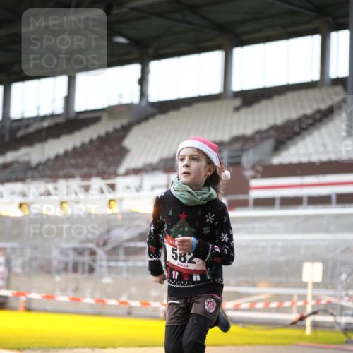 07.12.2025 - St. Pauli X-Mass-Run No. 15 Patografie http://msf.ph/oto/9366773 07.12.2025 10:58:56 Ziel 582, 606, 907, 1160, 1174, 1451, 1453, 1456, 1458, 1459, 1476, 1508 meine-sportfotos.de