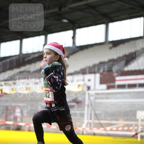 07.12.2025 - St. Pauli X-Mass-Run No. 15 Patografie http://msf.ph/oto/9366775 07.12.2025 10:58:56 Ziel 582, 606, 907, 1160, 1174, 1451, 1453, 1456, 1458, 1459, 1476, 1508 meine-sportfotos.de