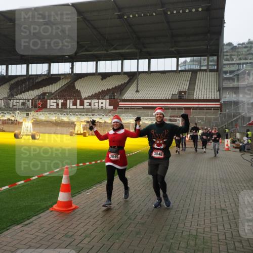 07.12.2025 - St. Pauli X-Mass-Run No. 15 Fabian Wolf http://msf.ph/oto/9366783 07.12.2025 10:21:20 Ziel 149, 1326, 1386, 1407, 1898, 1900, 2173, 2565, 3062, 3384, 3540, 3541, 3848, 3849, 3984, 4117, 4338 meine-sportfotos.de