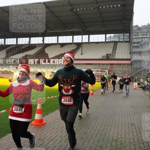 07.12.2025 - St. Pauli X-Mass-Run No. 15 Fabian Wolf http://msf.ph/oto/9366789 07.12.2025 10:21:21 Ziel 149, 270, 1326, 1386, 1407, 1898, 1900, 2173, 2565, 3062, 3384, 3540, 3541, 3848, 3849, 3984, 4117, 4338 meine-sportfotos.de
