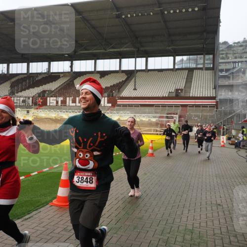 07.12.2025 - St. Pauli X-Mass-Run No. 15 Fabian Wolf http://msf.ph/oto/9366791 07.12.2025 10:21:21 Ziel 149, 270, 1326, 1386, 1407, 1898, 1900, 2173, 2565, 3062, 3384, 3540, 3541, 3848, 3849, 3984, 4117, 4338 meine-sportfotos.de