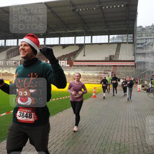07.12.2025 - St. Pauli X-Mass-Run No. 15 Fabian Wolf http://msf.ph/oto/9366794 07.12.2025 10:21:21 Ziel 149, 270, 1326, 1386, 1407, 1898, 1900, 2173, 2565, 3062, 3384, 3540, 3541, 3848, 3849, 3984, 4117, 4338 meine-sportfotos.de