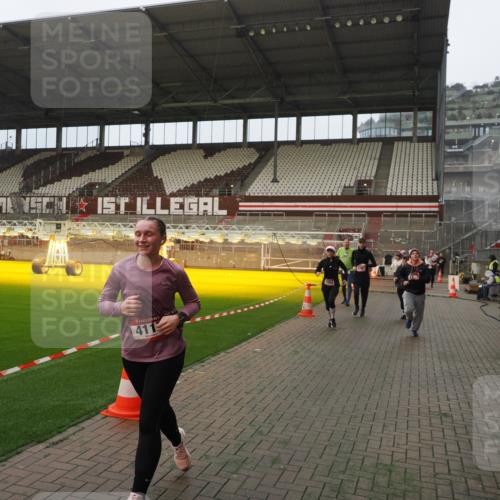 07.12.2025 - St. Pauli X-Mass-Run No. 15 Fabian Wolf http://msf.ph/oto/9366800 07.12.2025 10:21:22 Ziel 149, 270, 1326, 1386, 1407, 1898, 1900, 2173, 2565, 3062, 3091, 3384, 3540, 3541, 3848, 3849, 3984, 3988, 4117, 4338 meine-sportfotos.de