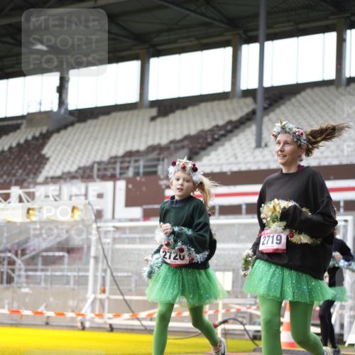 07.12.2025 - St. Pauli X-Mass-Run No. 15 Patografie http://msf.ph/oto/9366804 07.12.2025 10:59:14 Ziel 242, 2503, 2719, 2720, 2721, 2727, 2772 meine-sportfotos.de