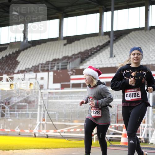 07.12.2025 - St. Pauli X-Mass-Run No. 15 Patografie http://msf.ph/oto/9366834 07.12.2025 10:59:36 Ziel 301, 306, 420, 1826, 4128 meine-sportfotos.de