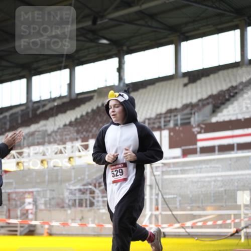 07.12.2025 - St. Pauli X-Mass-Run No. 15 Patografie http://msf.ph/oto/9366855 07.12.2025 11:00:00 Ziel 529, 1482, 1558, 1702, 3586 meine-sportfotos.de