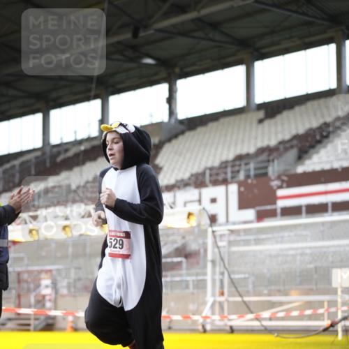 07.12.2025 - St. Pauli X-Mass-Run No. 15 Patografie http://msf.ph/oto/9366858 07.12.2025 11:00:00 Ziel 529, 1482, 1558, 1702, 3586 meine-sportfotos.de